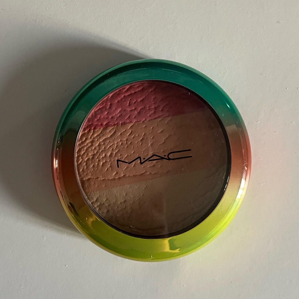 MAC Freshen up powder
